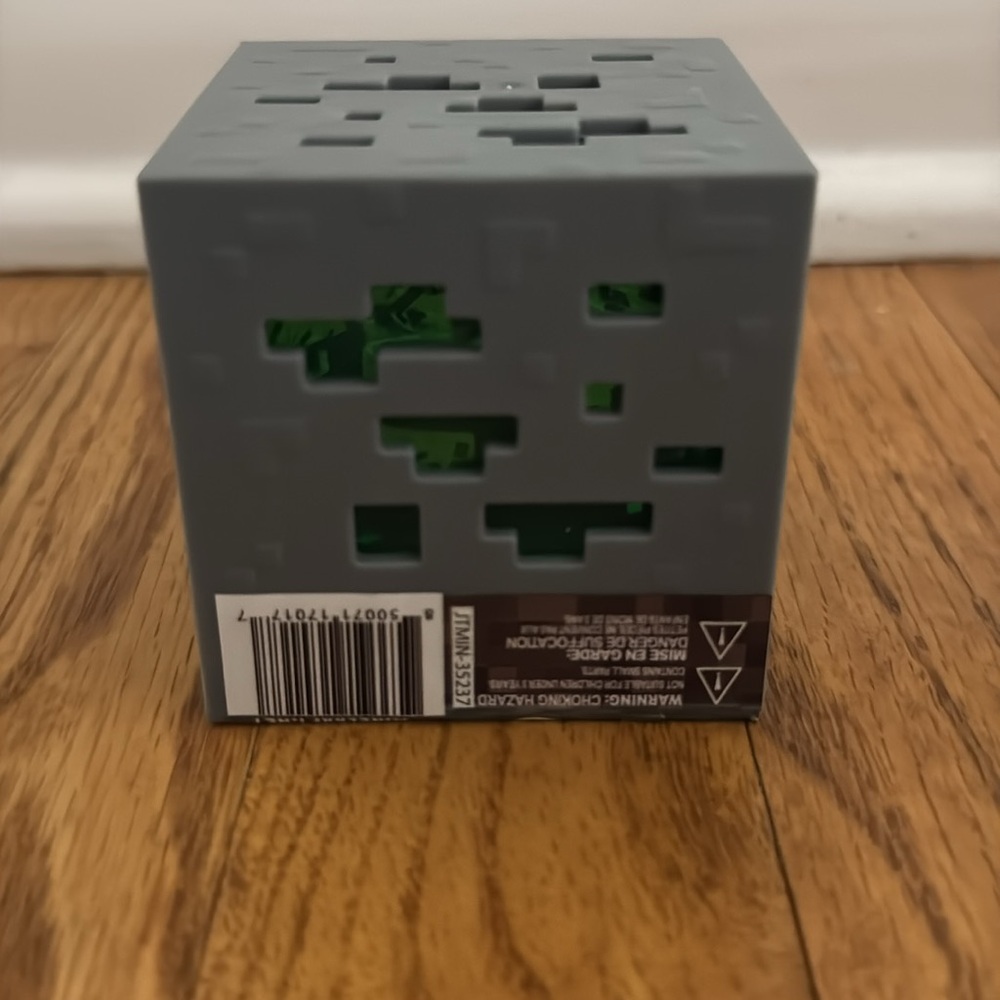 Minecraft Jelly Cube Squishy Toy - Picture 5 of 7